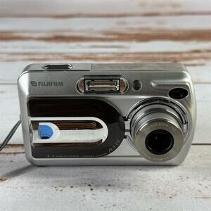 Fujifilm FinePix A330 3.2MP Compact Digital Camera Silver 3x Zoom